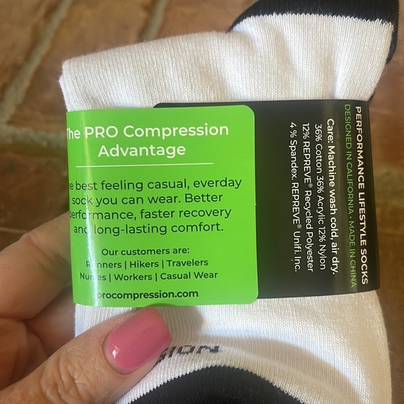 NWT Pro Compression New York Big Apple Lifestyle Crew Socks S/M - Picture 4 of 4